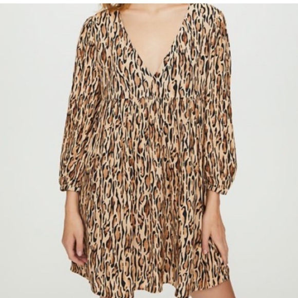 Aritzia Dresses & Skirts - Aritzia Sunday Best M Jinx Leopard Print V-Neck Dress
